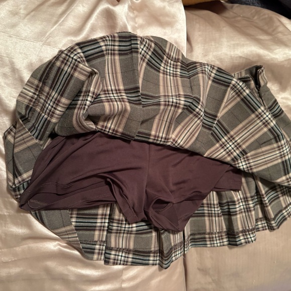 Garage Pleated Plaid Skirt in Beige and Black - Picture 2 of 6